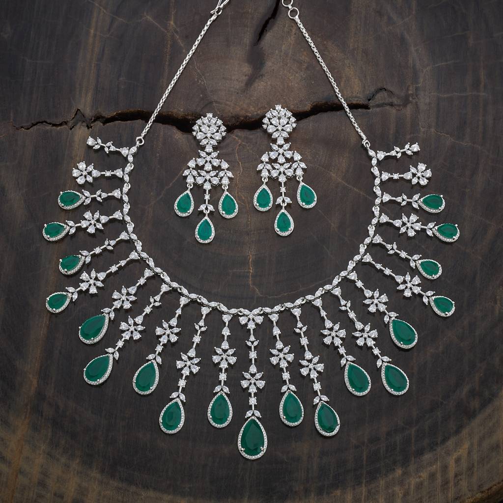 Emerald Green Kundan Choker Set with Earrings & Maang Tikka