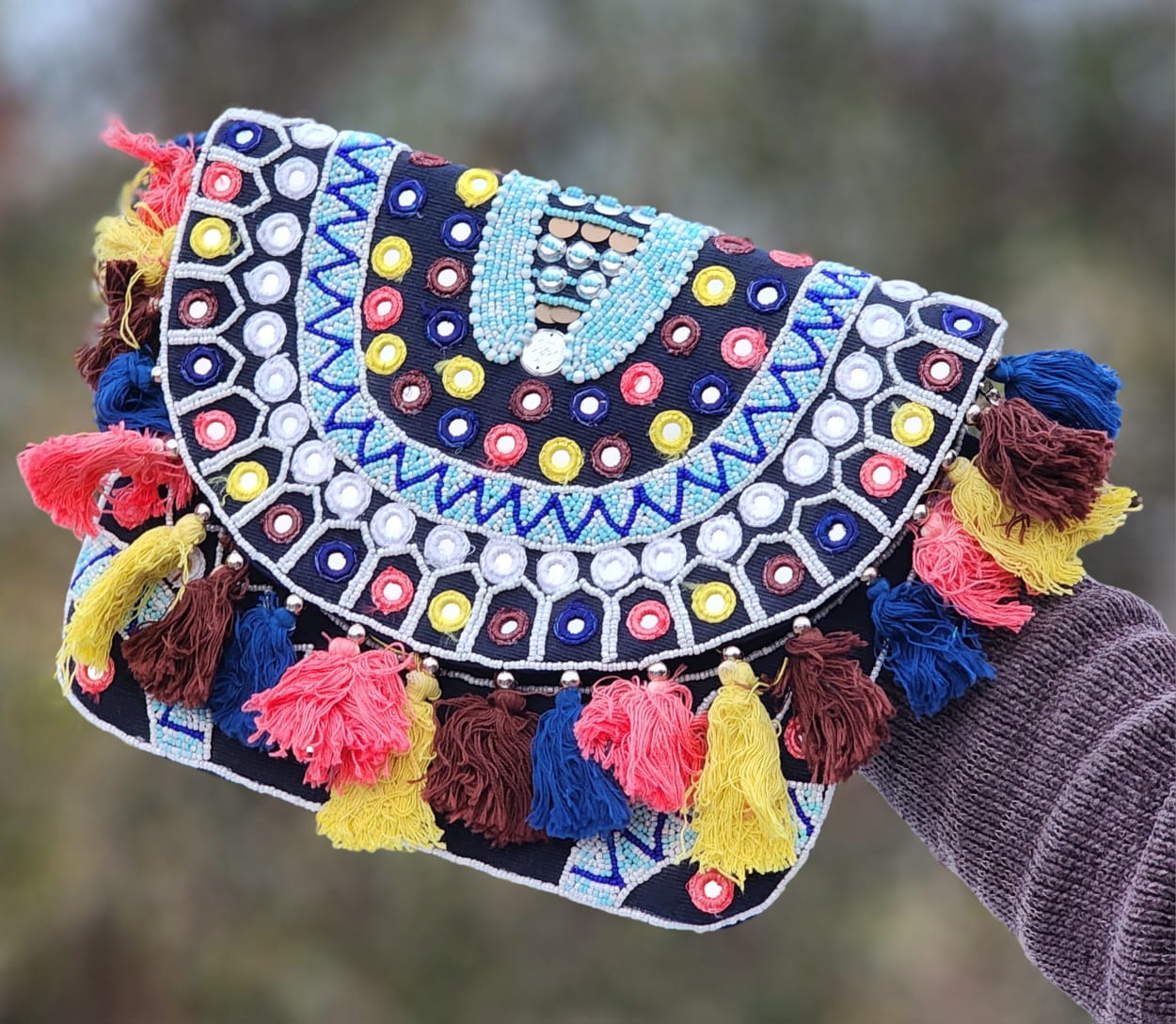 Boho Tribal Shell Embellished Clutch Bag – Navy Blue & Beige