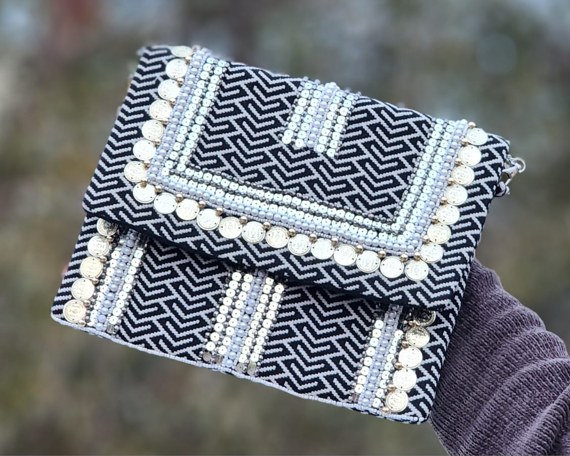 Boho Tribal Shell Embellished Clutch Bag – Navy Blue & Beige