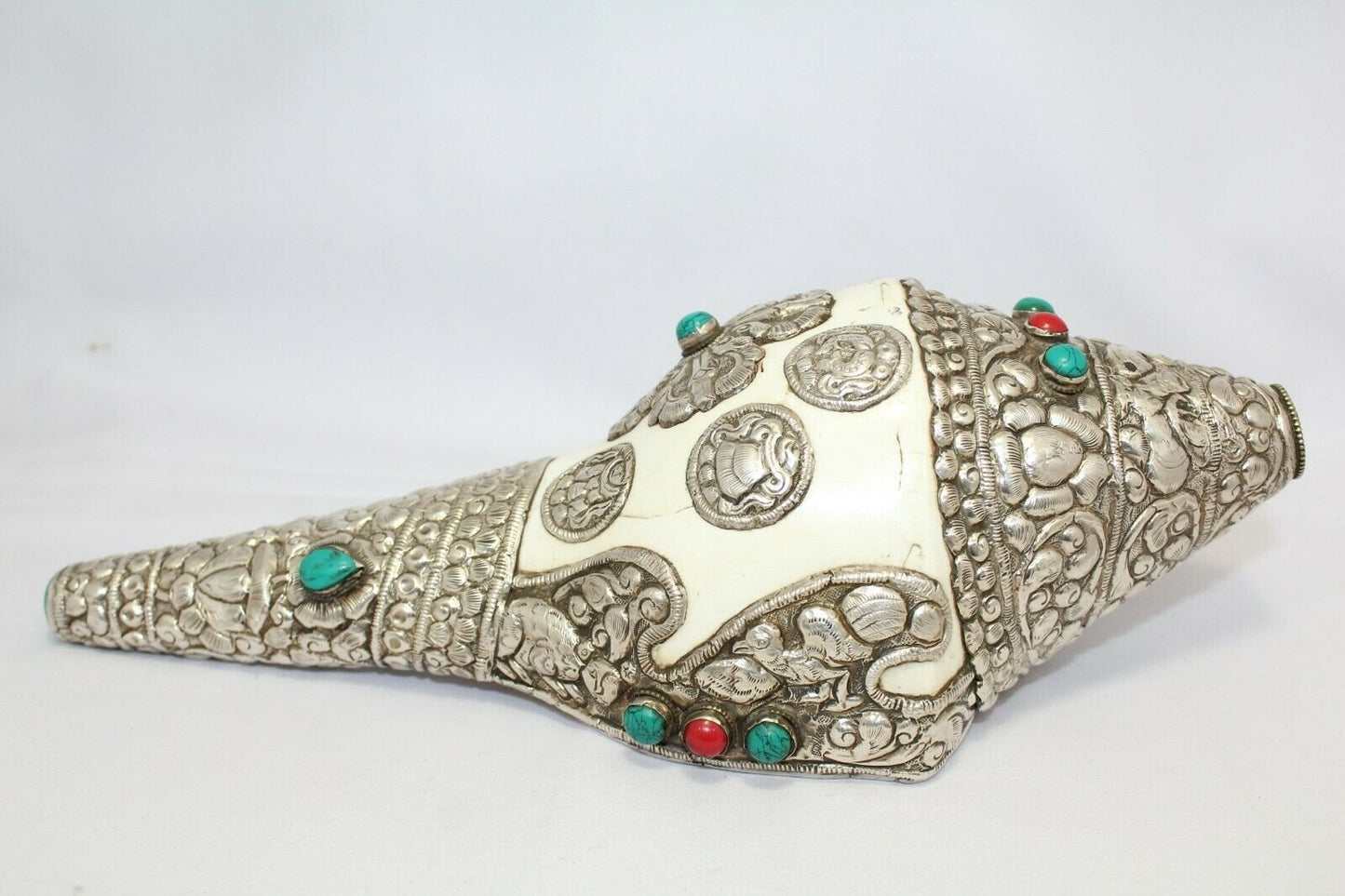 Tibetan Handmade Conch Shell Sankha – Inlaid with Turquoise, Coral & Deity Motifs